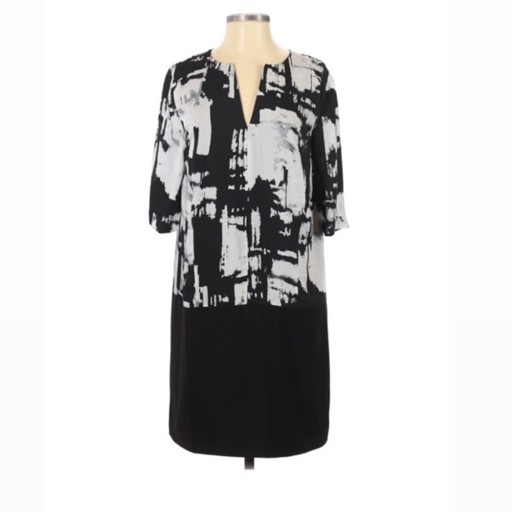 DKNY Black and White Pattern V-Neck Woman’s Shift Dress NWT Women’s sz S